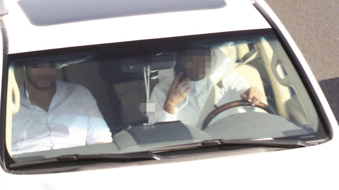 ... والتحدث بالهاتف