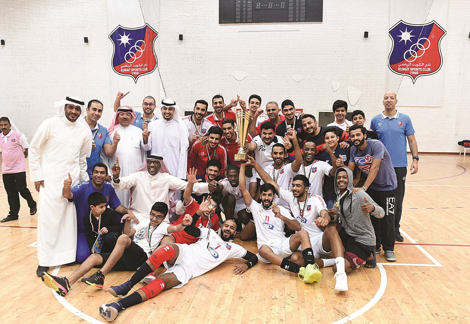 u0644u0627u0639u0628u0648 u00abu0627u0644u0643u0648u064au062au00bb u0645u062au0648u0651u062cu064au0646 u0628u0627u0644u0644u0642u0628 (u062au0635u0648u064au0631 u0623u0633u0639u062f u0639u0628u062fu0627u0644u0644u0647)