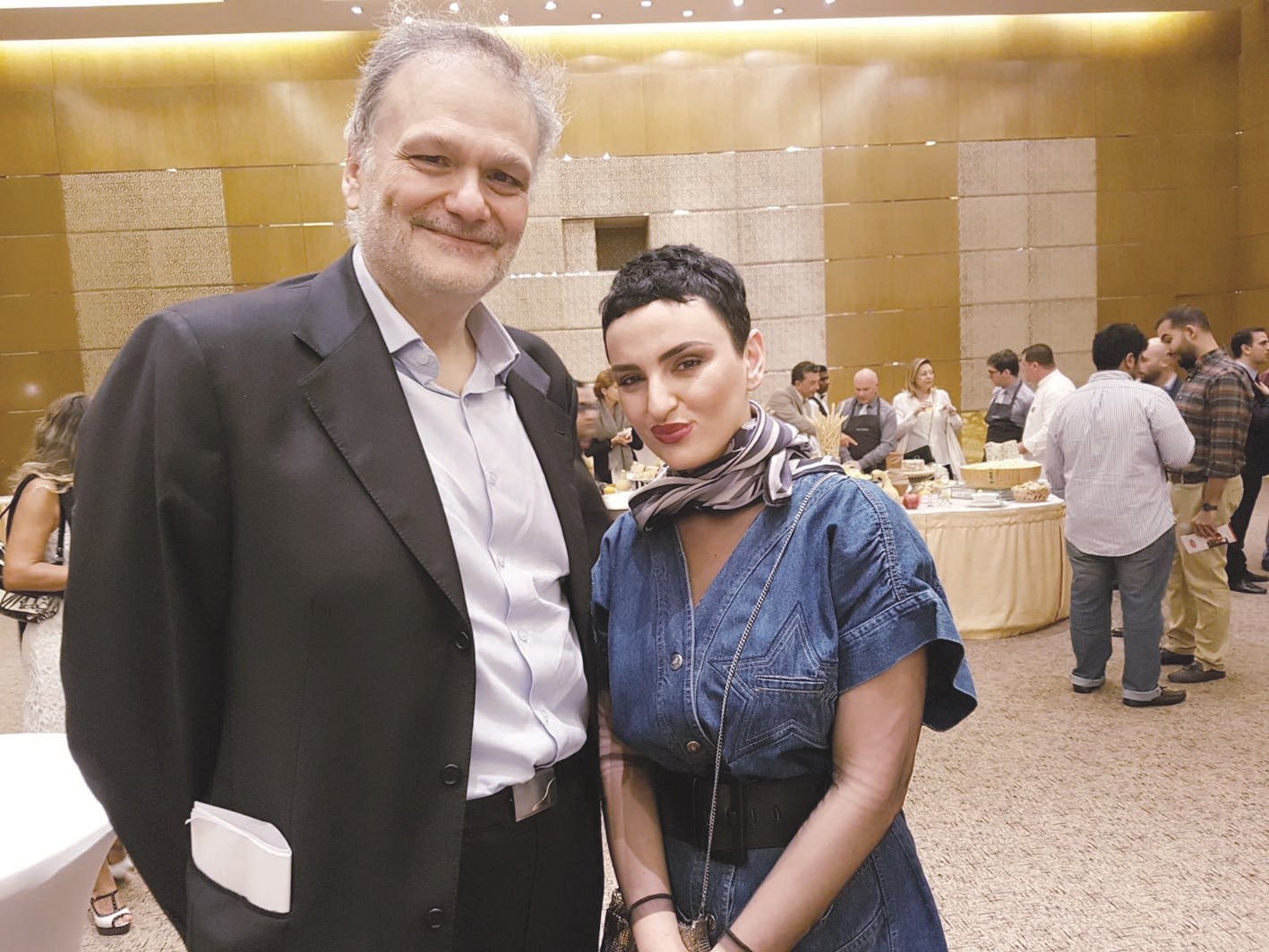 جوفاني سانا والمطربة الإيطالية أريزا
