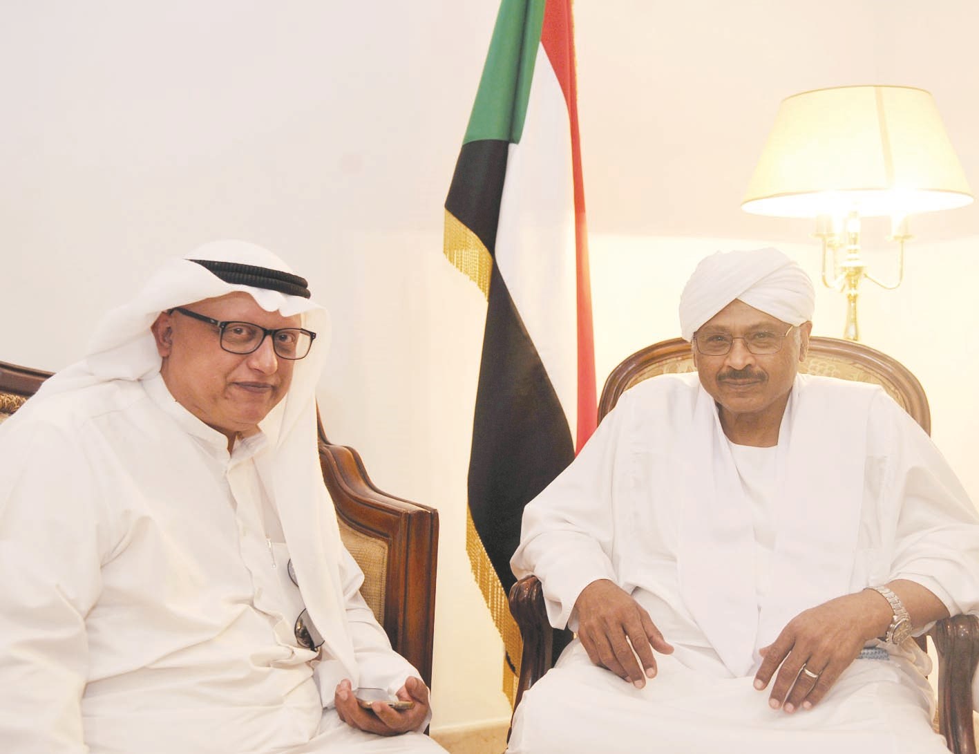 المهدي متحدثاً للزميل خالد الشرقاوي