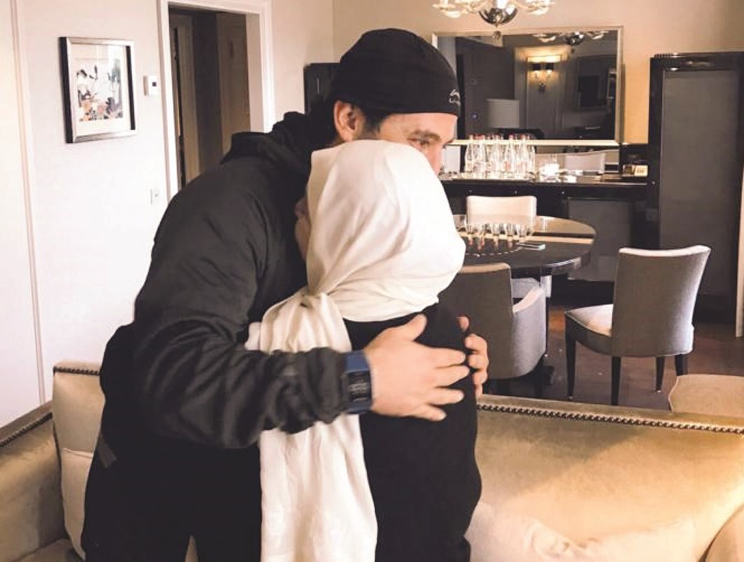 u0635u0648u0631u0629 u0645u0624u062bu0651u0631u0629 u0645u0646 u0627u0644u0644u0642u0627u0621 u0628u064au0646 u0627u0644u062du0631u064au0631u064a u0648u00abu0627u0644u0639u0645u0651u0629 u0628u0647u064au0629u00bb u0641u064a u0628u0627u0631u064au0633