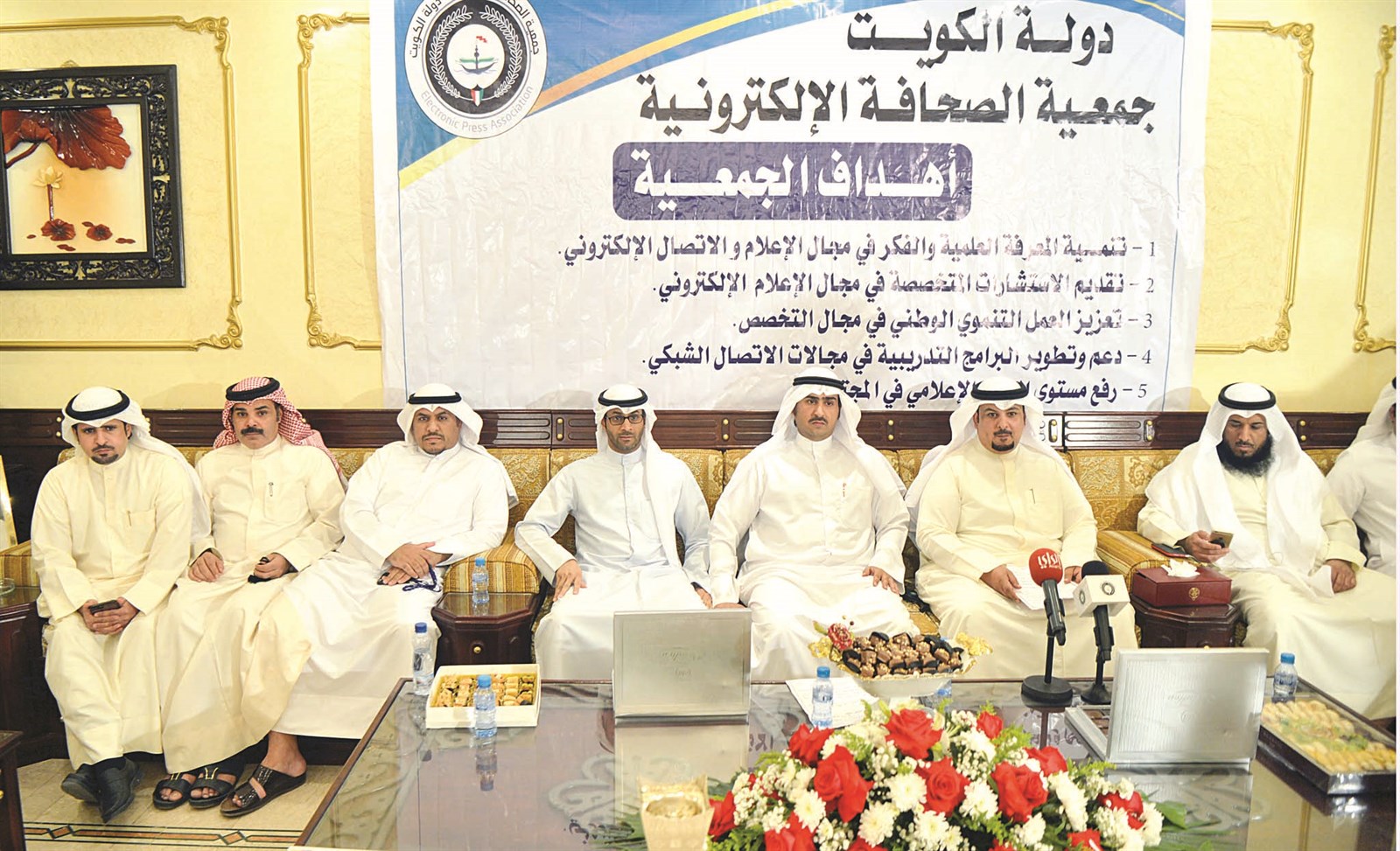 u0627u0644u0645u062au062du062fu062bu0648u0646 u0641u064a u0627u0644u0645u0624u062au0645u0631 u0627u0644u0635u062du0627u0641u064a  (u062au0635u0648u064au0631 u0646u0627u064au0641 u0627u0644u0639u0642u0644u0629)