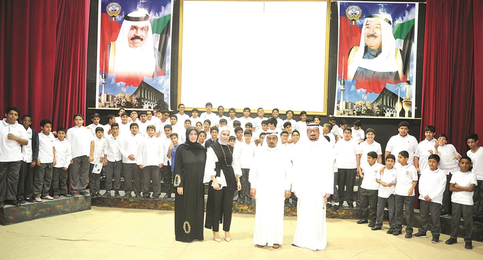 u0645u062fu064au0631u0627u0644u0645u062fu0631u0633u0629 u0648u062au0647u0627u0646u064a u0627u0644u0645u0637u064au0631u064a u0648u0623u0645u064au0646u0629 u0627u0644u0641u0631u062du0627u0646 u0645u0639 u0627u0644u0637u0644u0628u0629  (u062au0635u0648u064au0631 u0633u0639u062f u0647u0646u062fu0627u0648u064a)