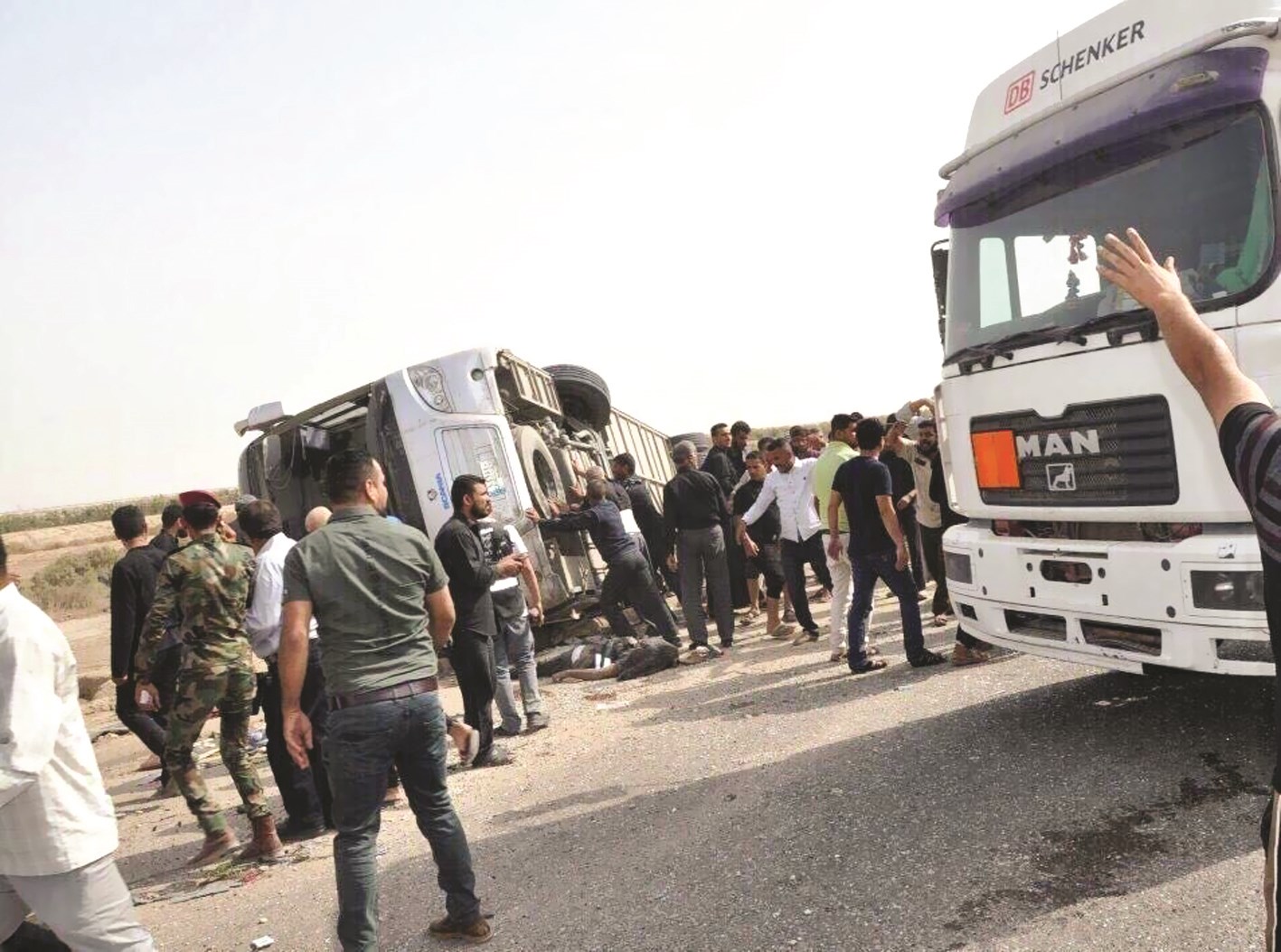 محاولة إنقاذ المصابين