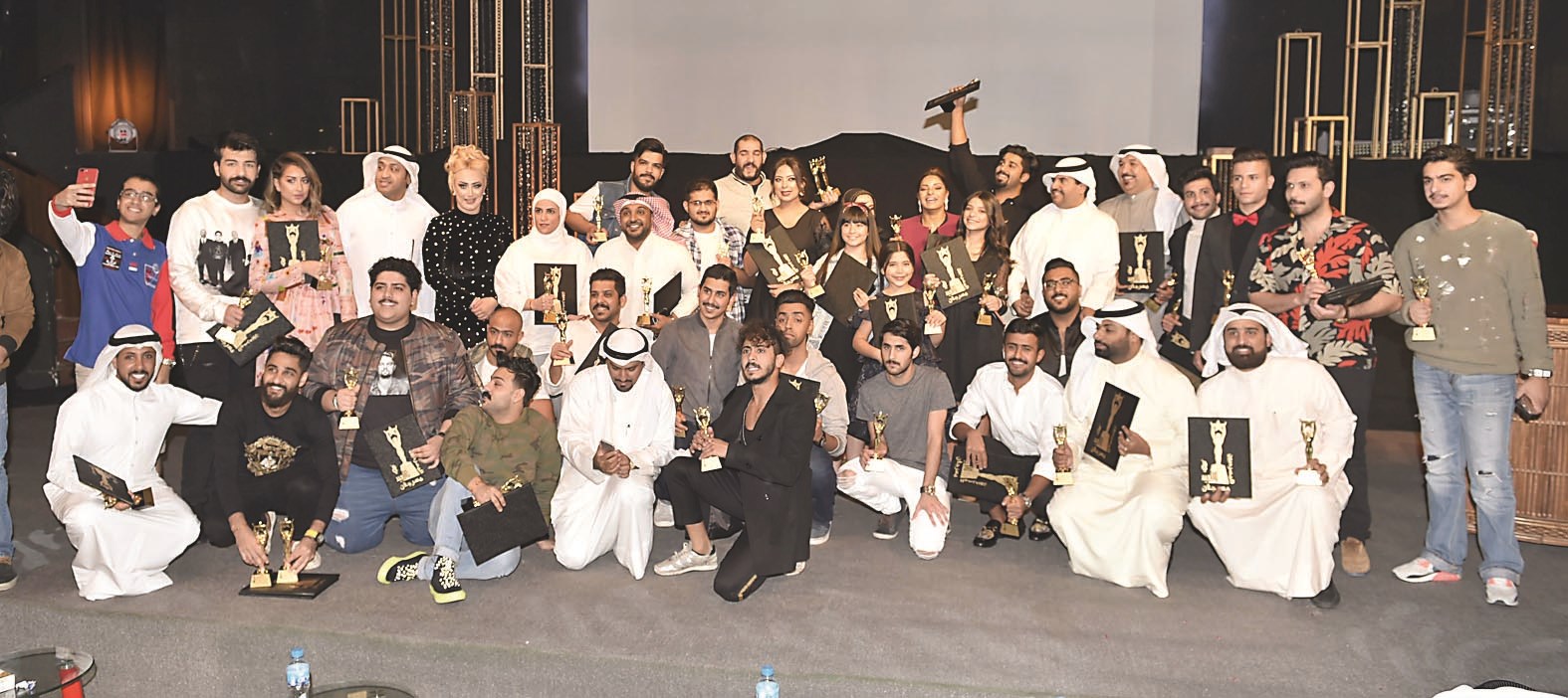 u0627u0644u0645u0643u0631u0651u064eu0645u0648u0646 u0641u064a u0644u0642u0637u0629 u062cu0645u0627u0639u064au0629 (u062au0635u0648u064au0631 u0633u0639u062f u0647u0646u062fu0627u0648u064a)