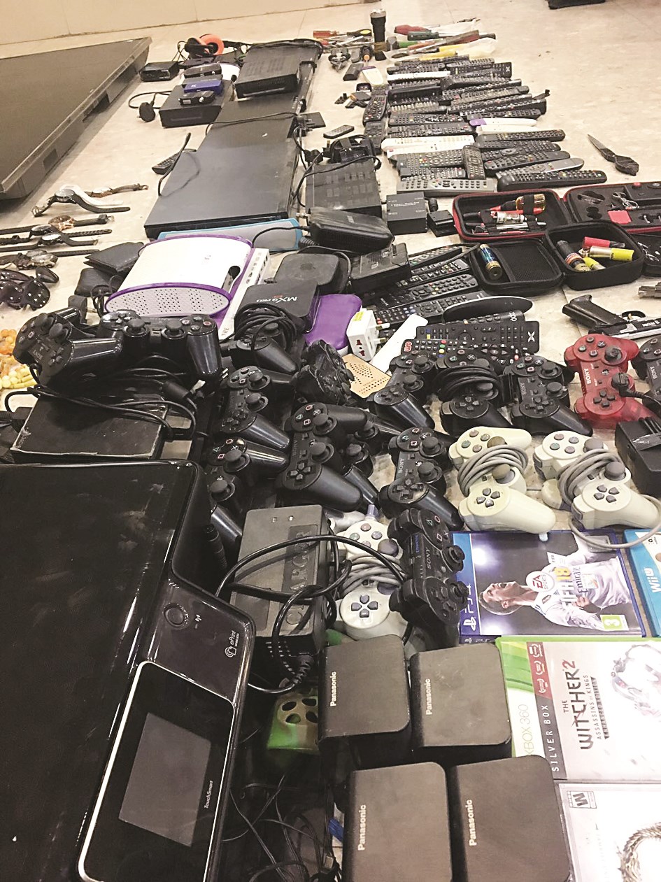 بعض المسروقات