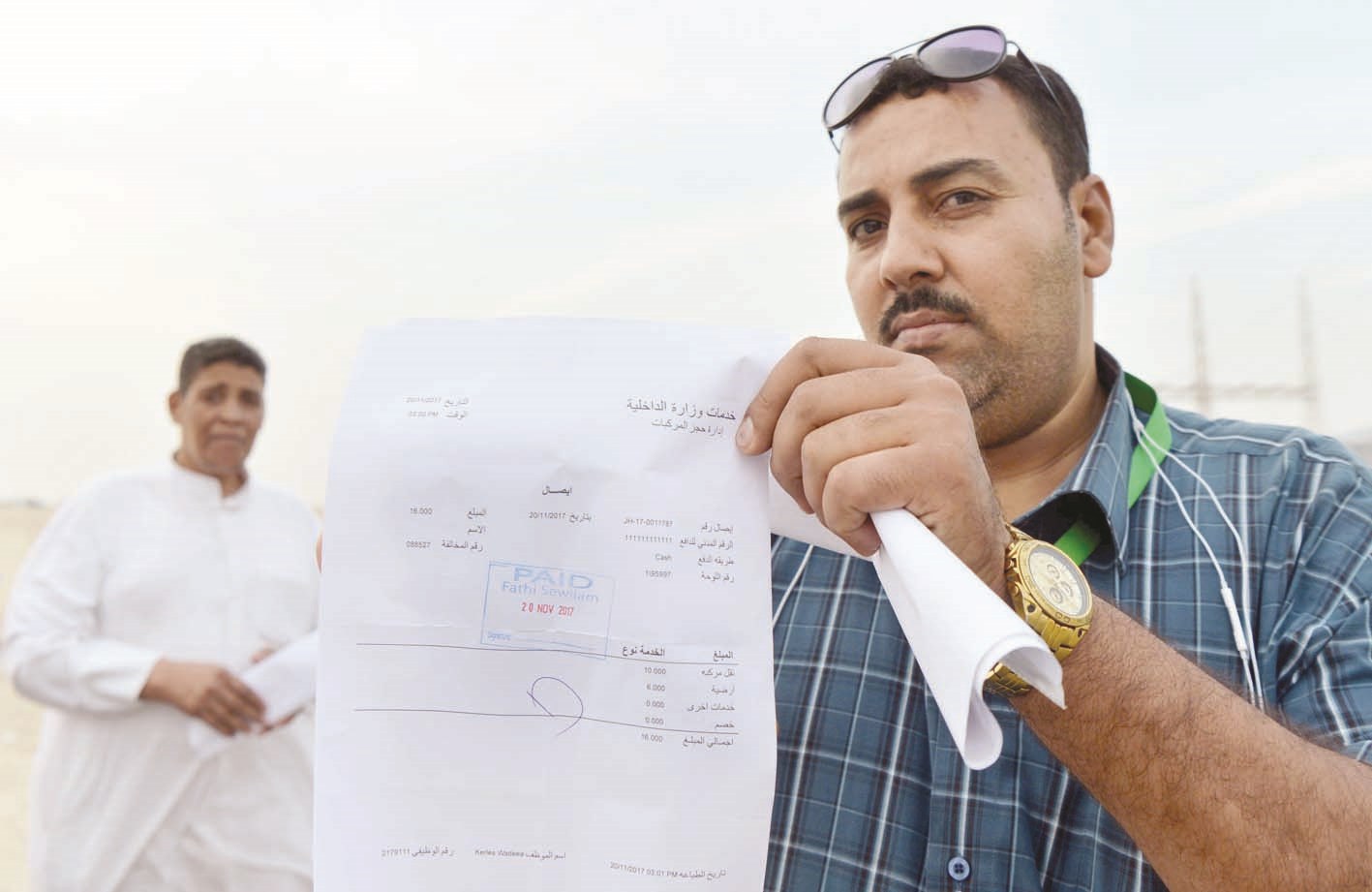 دفع المخالفة ولم يجد سيارته