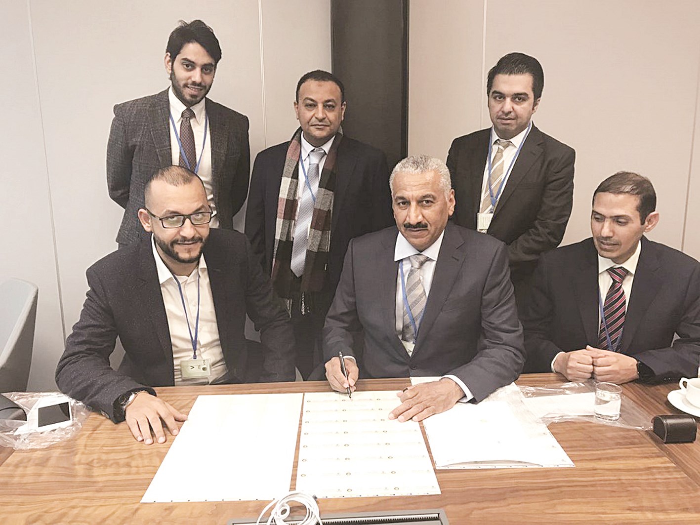 اللواء الشويع خلال توقيع العقد