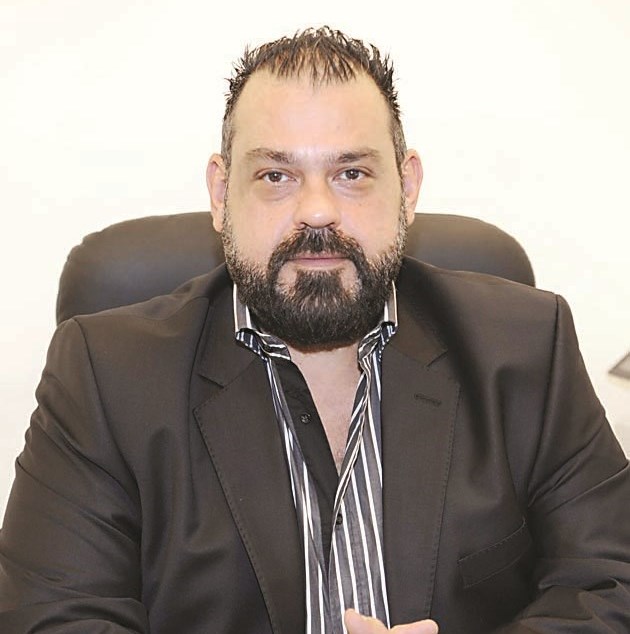 u0623u062du0645u062f u0627u0644u0635u0641u062fu064a (u062au0635u0648u064au0631 u0637u0627u0631u0642 u0639u0632u0627u0644u062fu064au0646)