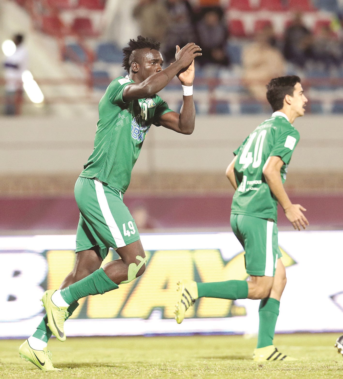 u0643u0644u064au0645u0646u062a u0644u0627u0639u0628 u0627u0644u0639u0631u0628u064a u0645u062du062au0641u0644u0627u064b u0628u0647u062fu0641u0647 u0641u064a u0645u0631u0645u0649 u0627u0644u064au0631u0645u0648u0643       (u0627u0644u0623u0632u0631u0642 u062fu0648u062a u0643u0648u0645)