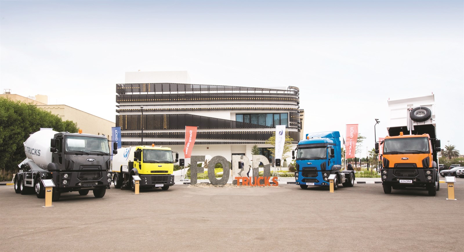 تشكيلة غنية من «شاحنات فورد» الثقيلة