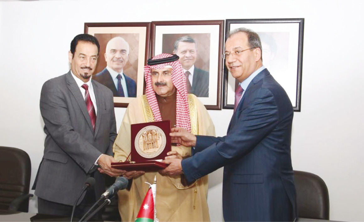 u062fu0631u0639 u0645u0646 u0627u0644u0634u0628u0648u0644 u0644u0644u062fu0639u064au062c u0628u062du0636u0648u0631 u0627u0644u0633u0641u064au0631 u0627u0644u0643u0648u064au062au064a u0641u064a u0627u0644u0623u0631u062fu0646