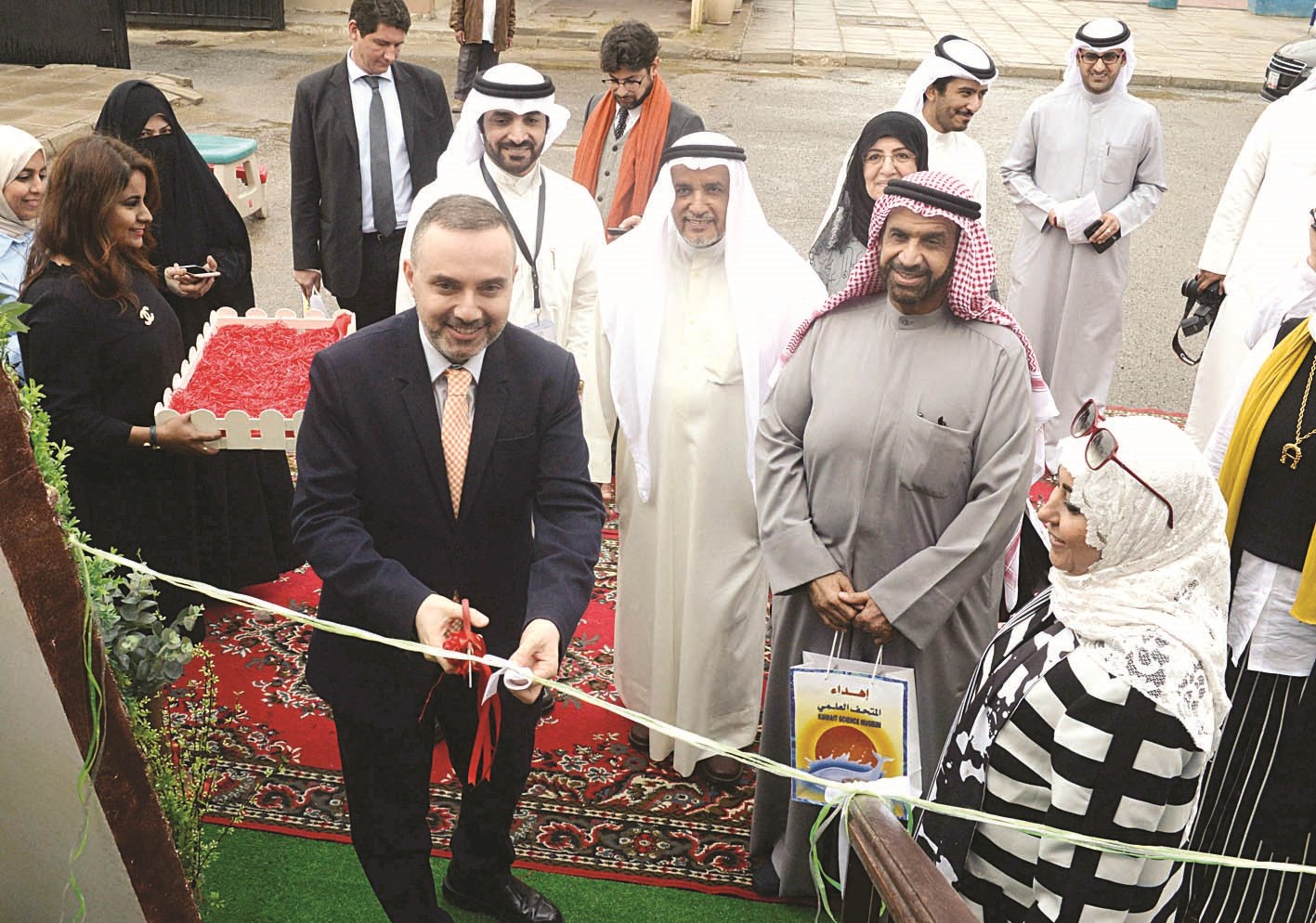 u0627u0644u0633u0641u064au0631 u0646u062eu0644u0629 u0648u0627u0644u0639u0648u0645u064a u0648u0627u0644u0645u064au0631 u0641u064a u0627u0641u062au062au0627u062d u0627u0644u0645u0639u0631u0636 u0627u0644u0639u0644u0645u064a (u062au0635u0648u064au0631 u0632u0643u0631u064au0627 u0639u0637u064au0629)