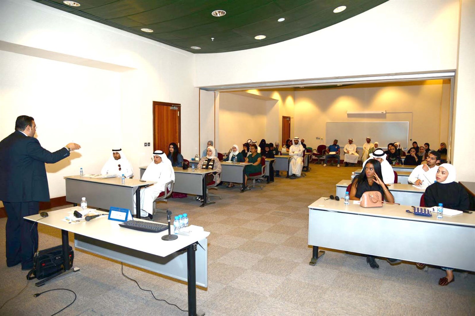 u0645u0646 u0641u0639u0627u0644u064au0627u062a u0627u0644u0645u0624u062au0645u0631