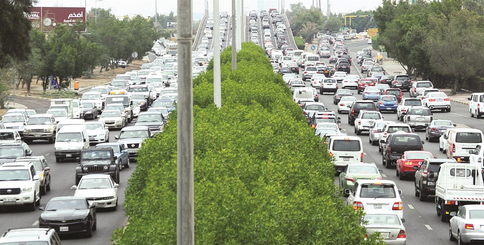 u0632u062du0645u0629 u00abu063au064au0631 u0637u0628u064au0639u064au0629u00bb u0639u0644u0649 u0627u0644u062fu0627u0626u0631u064a u0627u0644u0631u0627u0628u0639 u0641u064a u0627u0644u0627u062au062cu0627u0647u064au0646 (u062au0635u0648u064au0631 u0643u0631u0645 u0630u064au0627u0628)