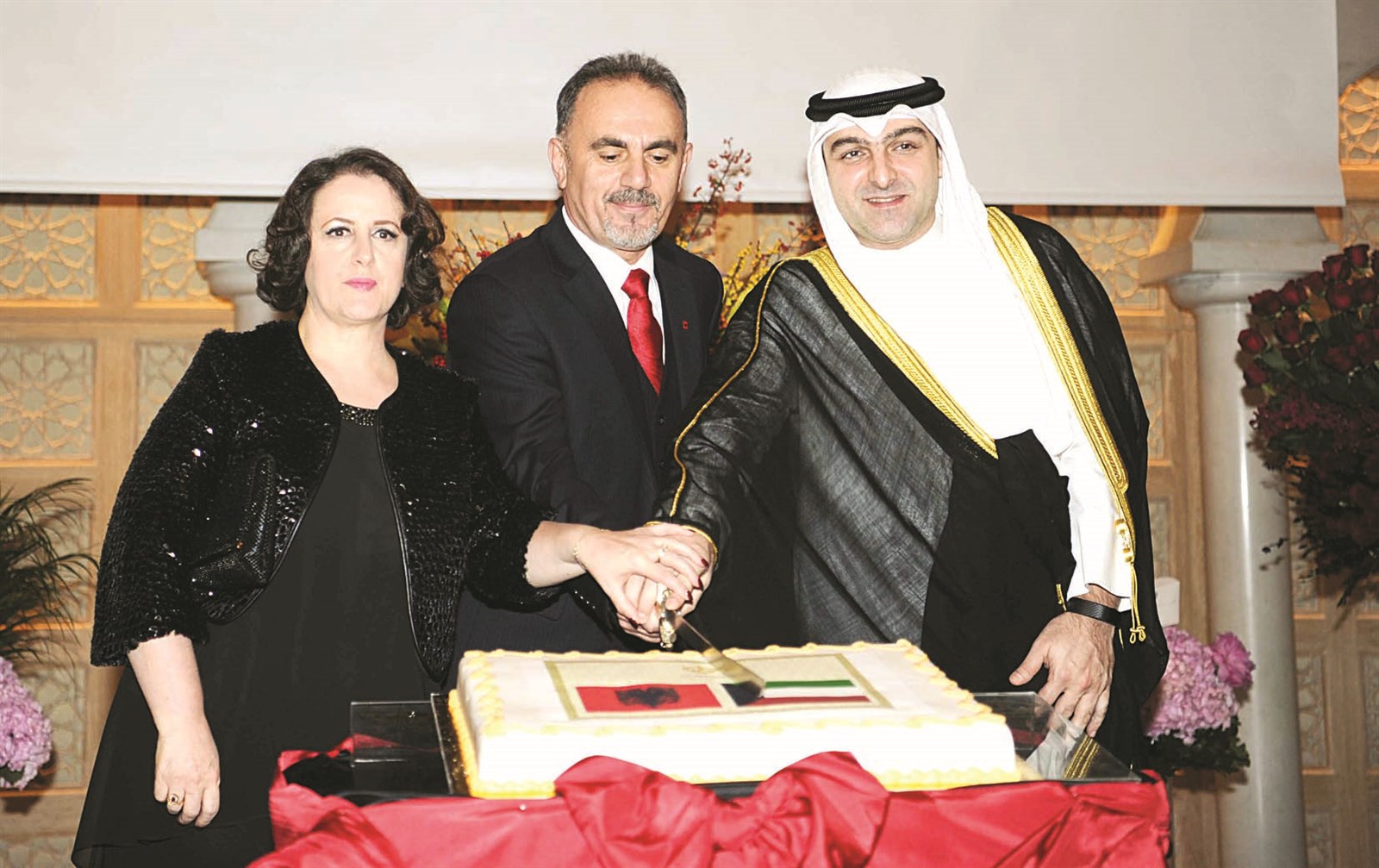 u0623u0628u0644 u064au0634u0627u0631u0643 u0627u0644u0633u0641u064au0631 u0627u0644u0623u0644u0628u0627u0646u064a u0648u062du0631u0645u0647 u0642u0637u0639 u0642u0627u0644u0628 u0627u0644u062du0644u0648u0649 (u062au0635u0648u064au0631 u0637u0627u0631u0642 u0639u0632u0627u0644u062fu064au0646)