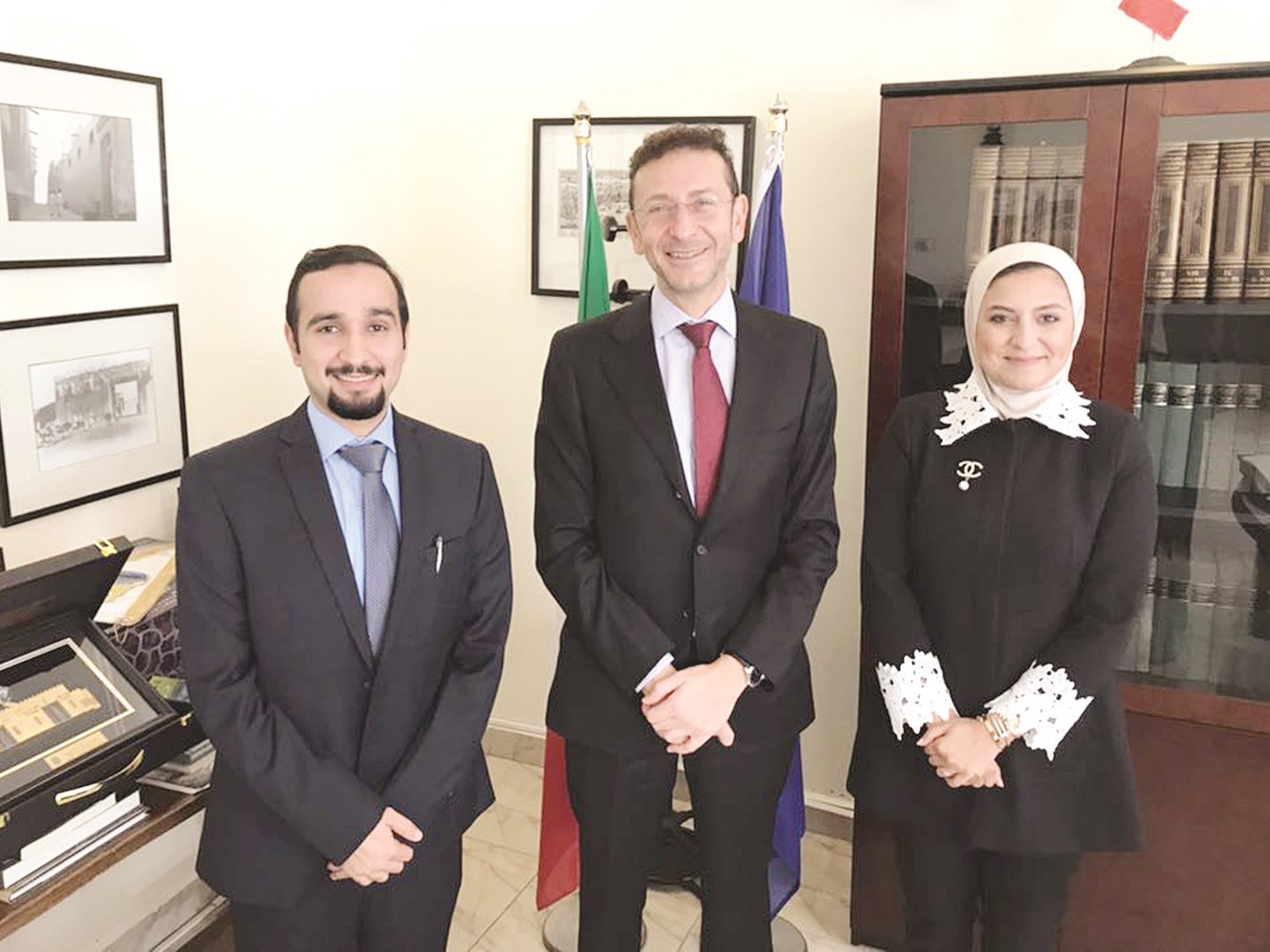 السفير الإيطالي متوسطاً القراشي والفيلكاوي