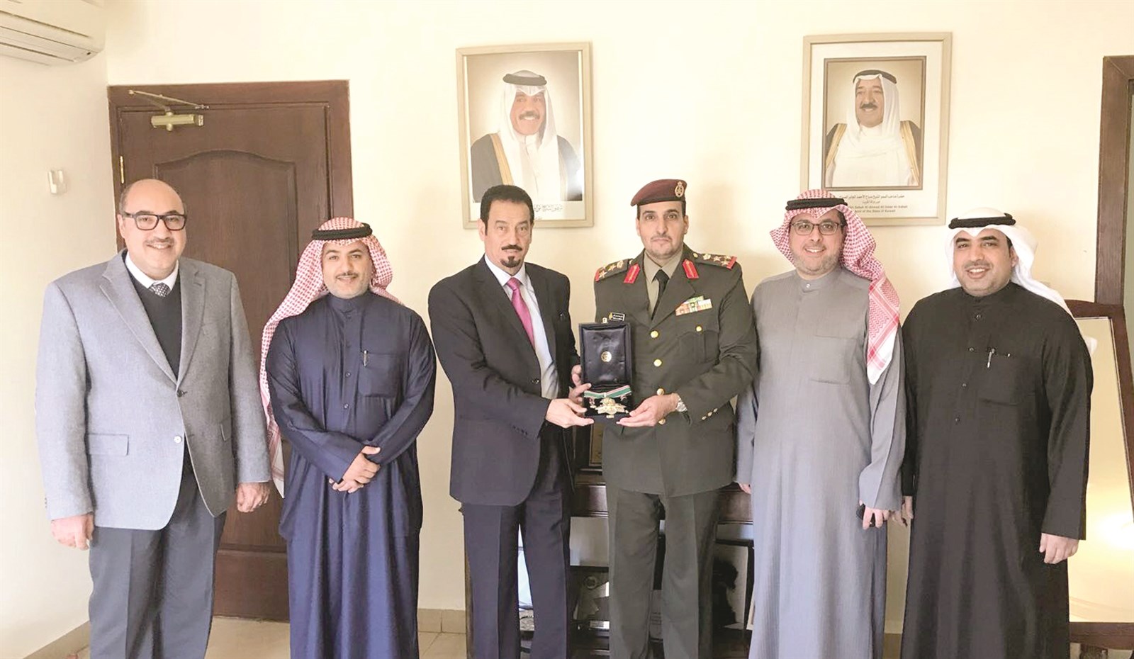 u0627u0644u0633u0641u064au0631 u0627u0644u062fu0639u064au062c u0648u0627u0644u0639u0645u064au062f u0627u0644u0645u0634u0639u0644 u0639u0642u0628 u062au0642u0644u064au062fu0647 u0627u0644u0648u0633u0627u0645