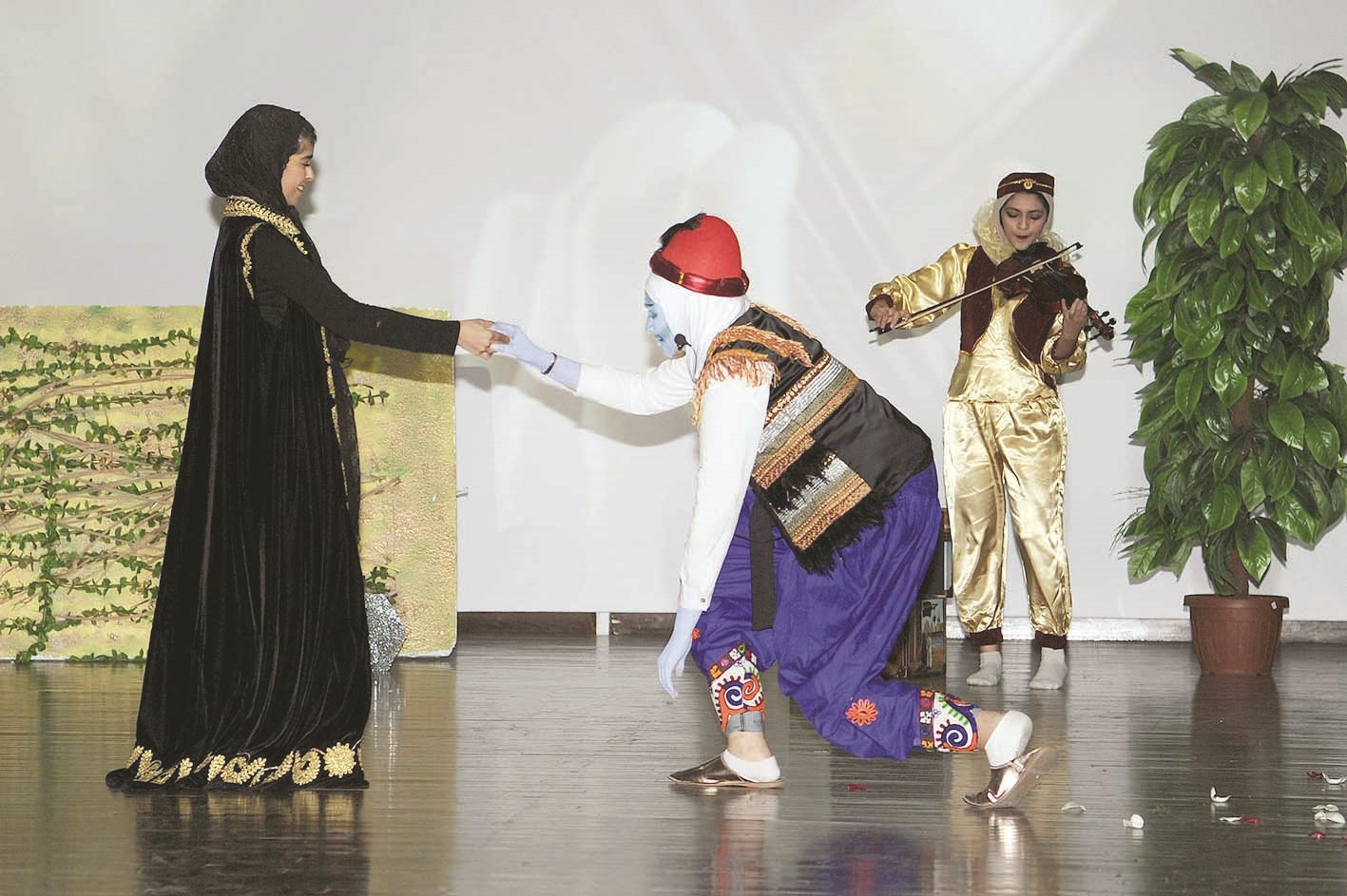 u062cu0627u0646u0628 u0645u0646 u0627u0644u0645u0633u0631u062du064au0629 (u062au0635u0648u064au0631 u0637u0627u0631u0642 u0639u0632u0627u0644u062fu064au0646)