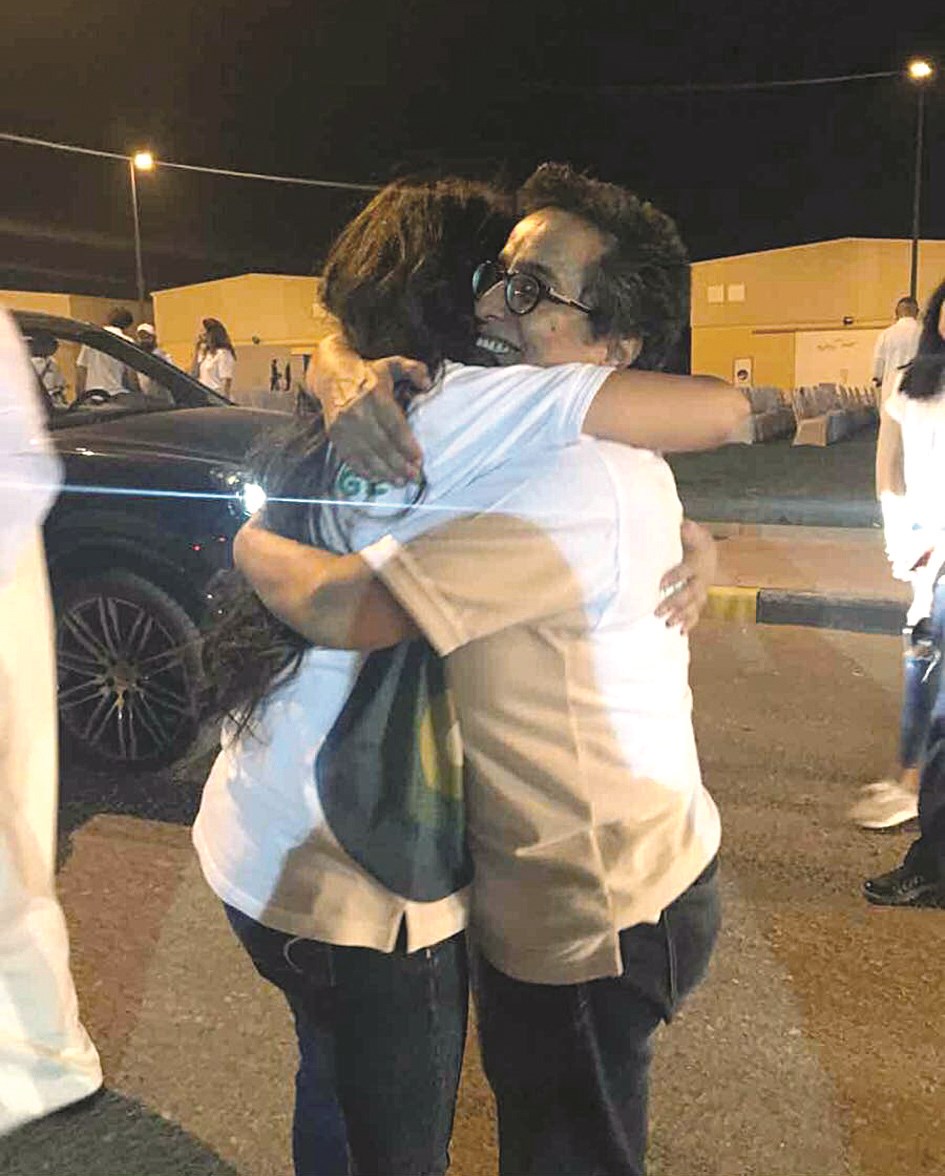 عناق بعد نجاح المشروع