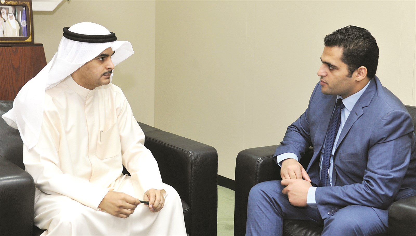 الجلال متحدّثاً للزميل علي إبراهيم (تصوير سعد هنداوي)