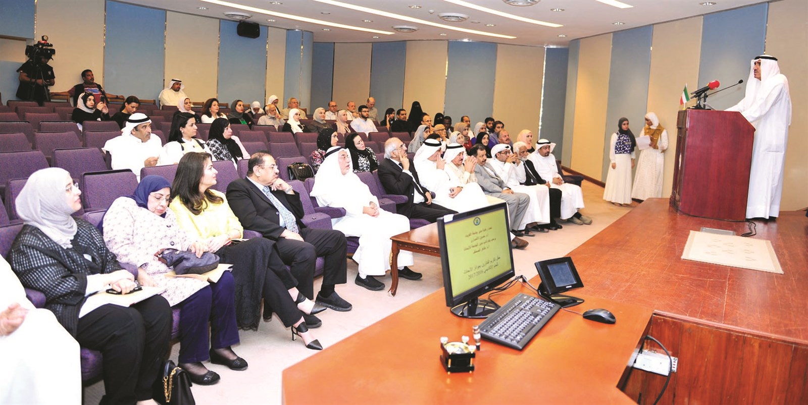 الأنصاري متحدثاً