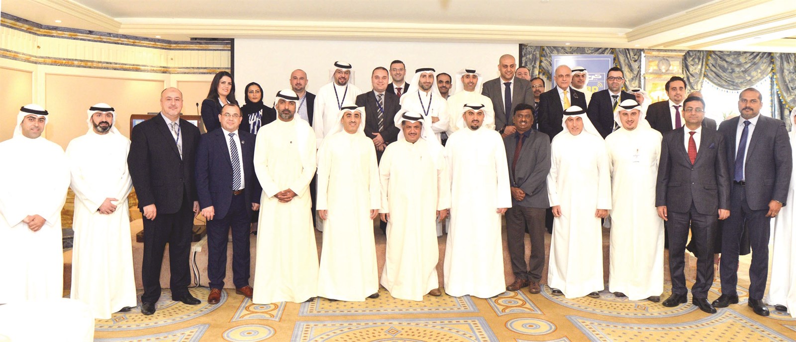 u0627u0644u0639u062cu0645u064a u0648u0627u0644u062au0648u064au062cu0631u064a u0645u062au0648u0633u0651u0637u064au0646 u0645u0645u062bu0651u0644u064a u0627u0644u0628u0646u0648u0643 u0648u0641u0631u064au0642 u00abu0643u064a u0646u062au00bb           (u062au0635u0648u064au0631 u0646u0627u064au0641 u0627u0644u0639u0642u0644u0629)