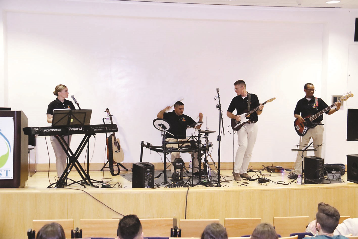 u0641u0631u0642u0629 u00abArmored Grooveu00bb u0627u0644u0623u0645u064au0631u0643u064au0629  (u062au0635u0648u064au0631 u0628u0633u0627u0645 u0632u064au062fu0627u0646)