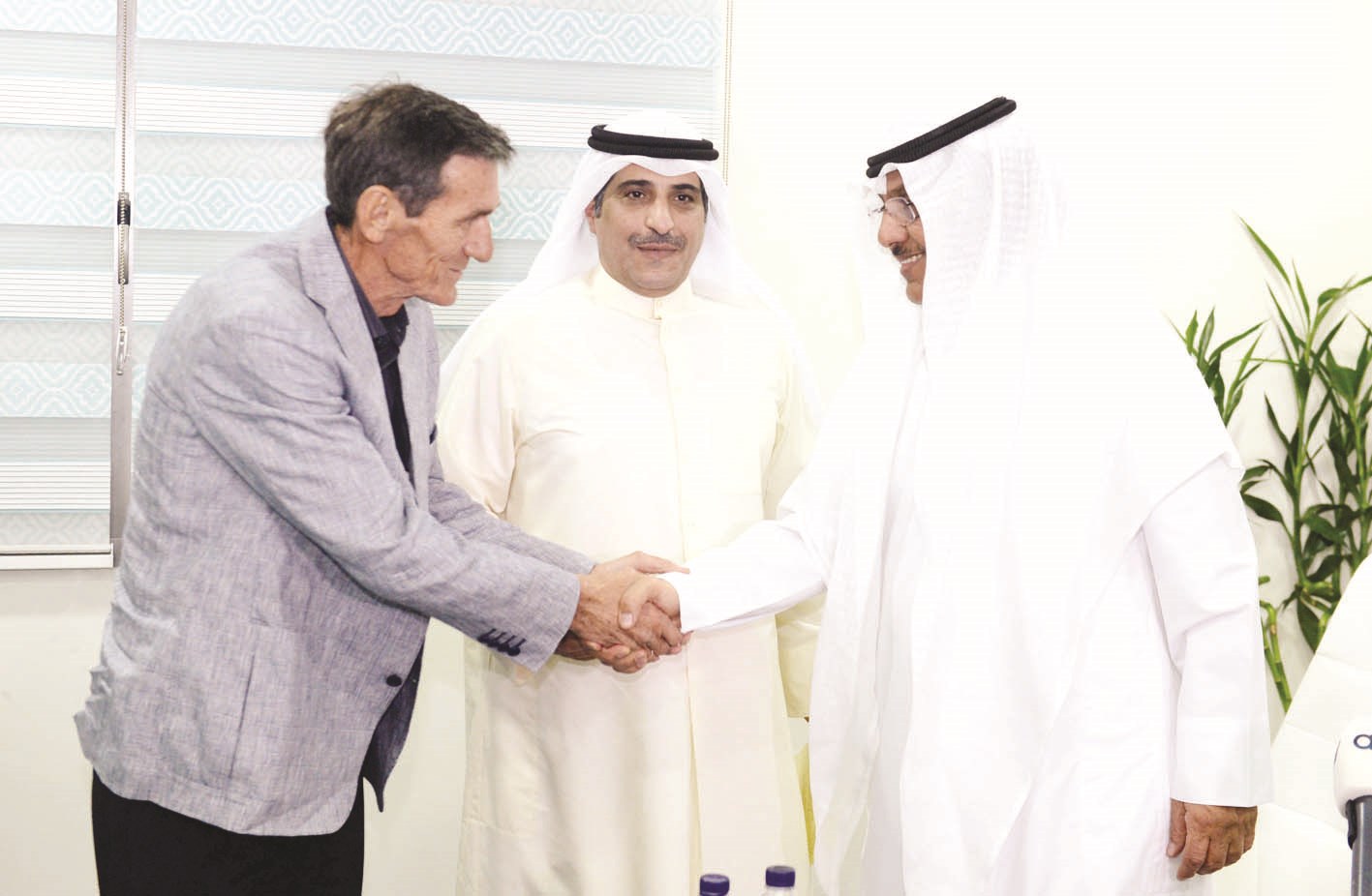 u0627u0644u062eu0631u064au0646u062c u0645u0635u0627u0641u062du0627u064b u00abu0631u0627u062fu064au00bb u0628u062du0636u0648u0631 u0627u0644u0645u0639u0635u0628   (u062au0635u0648u064au0631 u0632u0643u0631u064au0627 u0639u0637u064au0629)