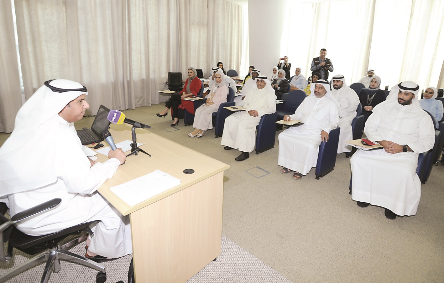 u062cu0627u0646u0628 u0645u0646 u0627u0644u0648u0631u0634u0629 (u062au0635u0648u064au0631 u0643u0631u0645 u0630u064au0627u0628)