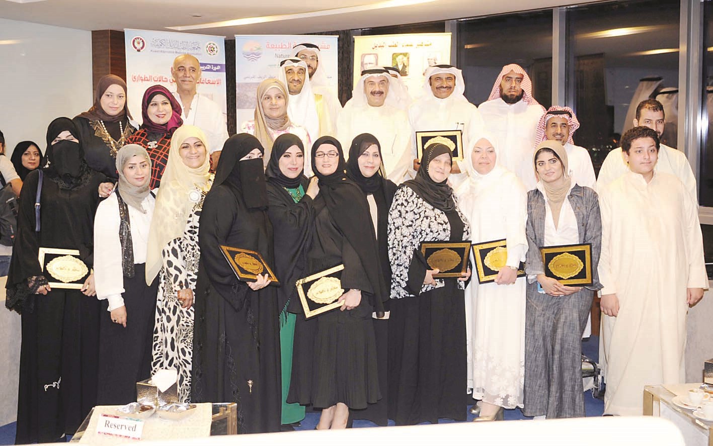 u0627u0644u062eu0631u064au062cu0648u0646 u0641u064a u0644u0642u0637u0629 u062cu0645u0627u0639u064au0629    (u062au0635u0648u064au0631 u0637u0627u0631u0642 u0639u0632u0627u0644u062fu064au0646)