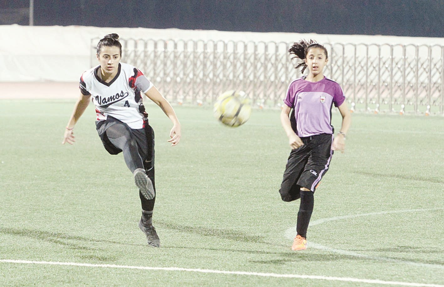 u0633u0628u0627u0642 u0639u0644u0649 u0627u0644u0643u0631u0629 u062eu0644u0627u0644 u0645u0628u0627u0631u0627u0629 u00abu0641u0627u0645u0648u0633u00bb u0648u0646u0627u062fu064a u0627u0644u0639u064au0648u0646 (u062au0635u0648u064au0631 u0632u0643u0631u064au0627 u0639u0637u064au0629)