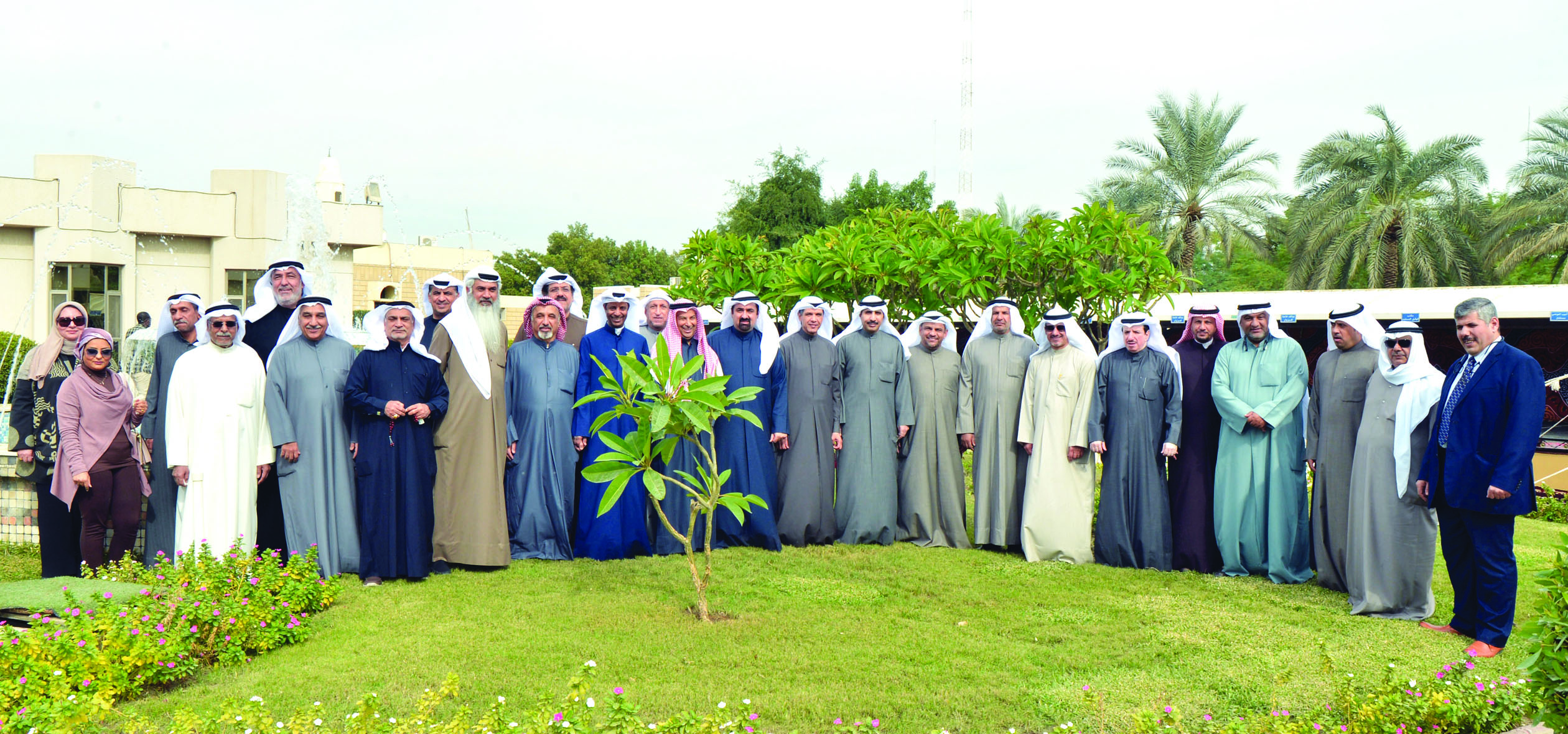 u0628u0646 u0646u062eu064a u0645u062au0648u0633u0637u0627u064b u0627u0644u0645u062au0642u0627u0639u062fu064au0646 u0648u0642u064au0627u062fu064au064a u0627u0644u0648u0632u0627u0631u0629 t (u062au0635u0648u064au0631 u0646u0627u064au0641 u0627u0644u0639u0642u0644u0629)