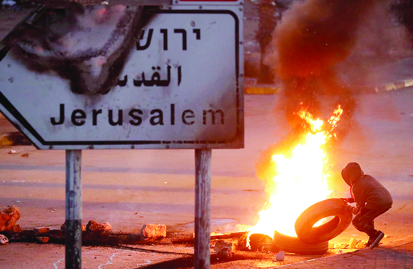 u0641u062au0649 u0641u0644u0633u0637u064au0646u064a u064au0634u0639u0644 u0625u0637u0627u0631u0627u062a u0639u0644u0649 u0637u0631u064au0642 u0642u0631u0628 u0631u0627u0645 u0627u0644u0644u0647t    (u0631u0648u064au062au0631u0632)