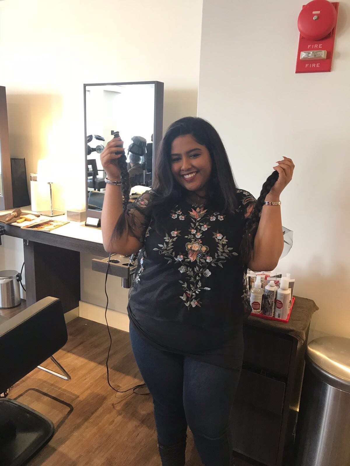 u0627u0644u0637u0627u0644u0628u0629 u0645u0646u0649 u0627u0644u0642u0630u0641u0627u0646 u0628u0639u062f u0645u0627 u0642u0635u062a u0634u0639u0631u0647u0627 u0644u0644u062au0628u0631u0639 u0628u0647 u0644u0627u0637u0641u0627u0644 u0645u0631u0636u0649 u0627u0644u0633u0631u0637u0627u0646 (u0643u0648u0646u0627)