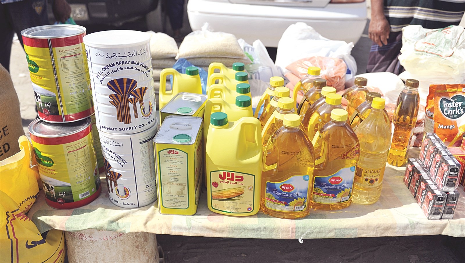 زيت وحليب ومعجون طماطم