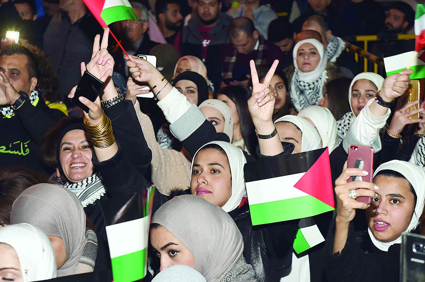 حضور نسائي في اعتصام السفارة الفلسطينية 