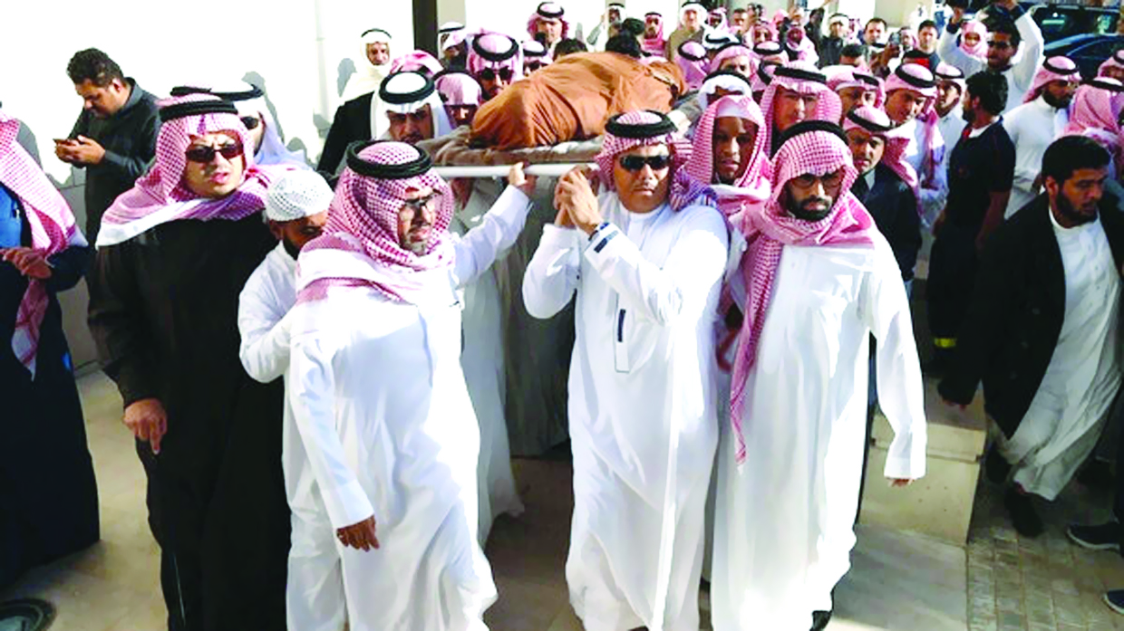 «الأسطورة» محمولاً على الأكتاف    	(العربية. نت)