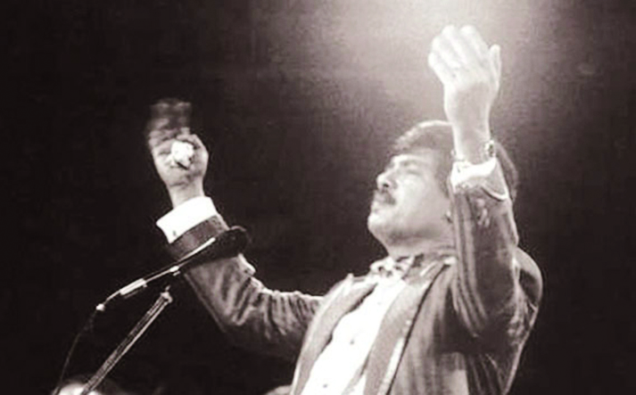 في إحدى حفلاته