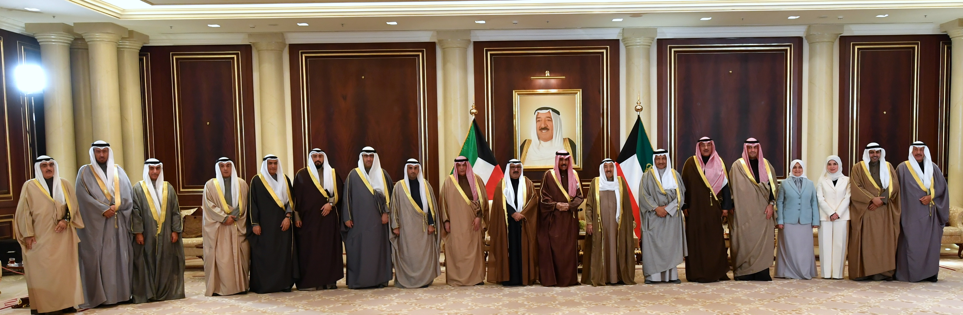 u0633u0645u0648 u0627u0644u0623u0645u064au0631 u0645u0639 u0623u0639u0636u0627u0621 u0627u0644u062du0643u0648u0645u0629 u0627u0644u062cu062fu064au062fu0629 (u0627u0644u062fu064au0648u0627u0646 u0627u0644u0623u0645u064au0631u064a)