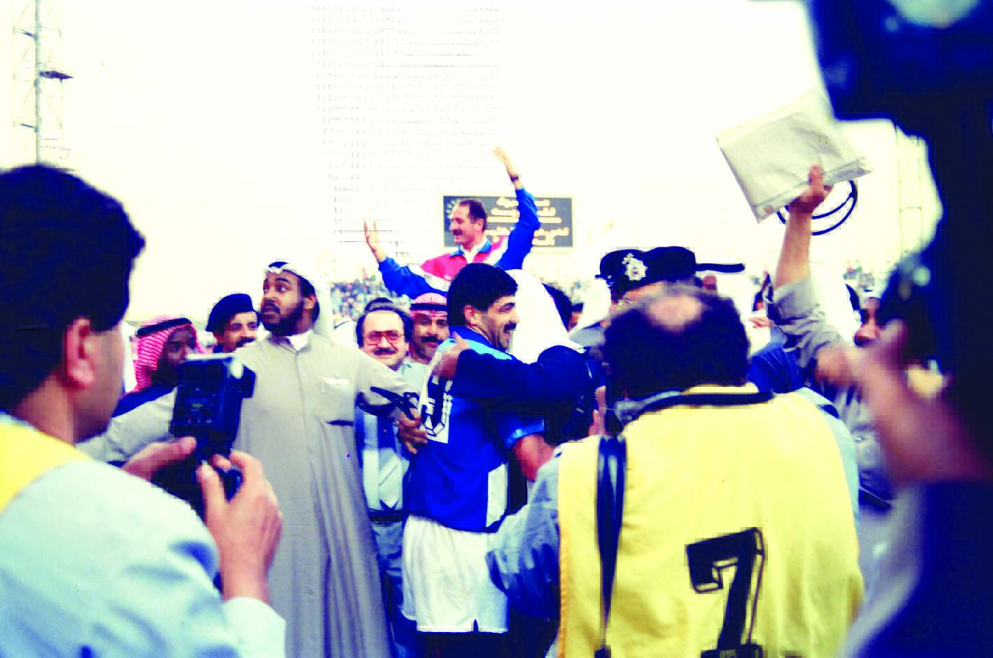 u0633u0643u0648u0644u0627u0631u064a u0645u062du0645u0648u0644u0627u064b u0639u0644u0649 u0627u0644u0623u0643u062au0627u0641