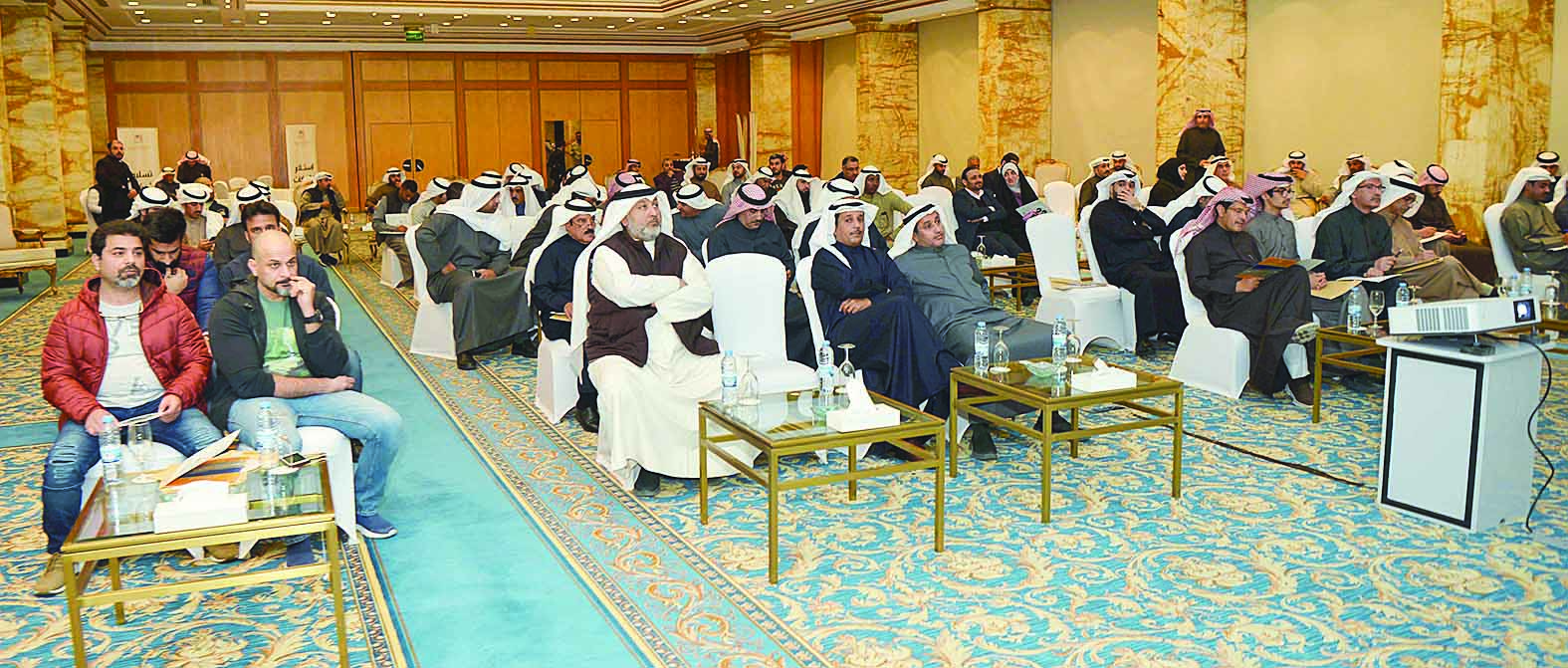 u062cu0627u0646u0628 u0645u0646 u0627u0644u0645u0634u0627u0631u0643u064au0646 u0628u0627u0644u0645u0632u0627u062f  t(u062au0635u0648u064au0631 u0646u0627u064au0641 u0627u0644u0639u0642u0644u0629)