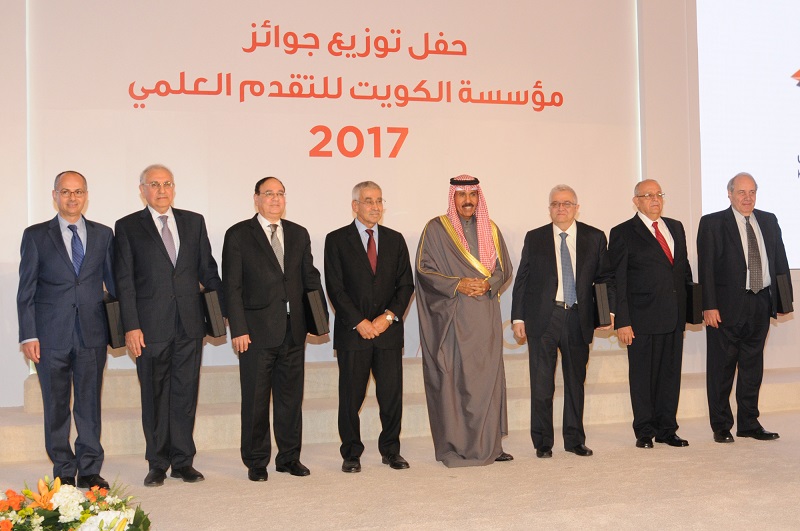 u0646u0627u0626u0628 u0627u0644u0623u0645u064au0631 u062eu0644u0627u0644 u062du0641u0644 u062au0648u0632u064au0639 u062cu0648u0627u0626u0632 u0645u0624u0633u0633u0629 u0627u0644u0643u0648u064au062a u0644u0644u062au0642u062fu0645 u0627u0644u0639u0644u0645u064a u0644u0639u0627u0645 2017(u0643u0648u0646u0627)