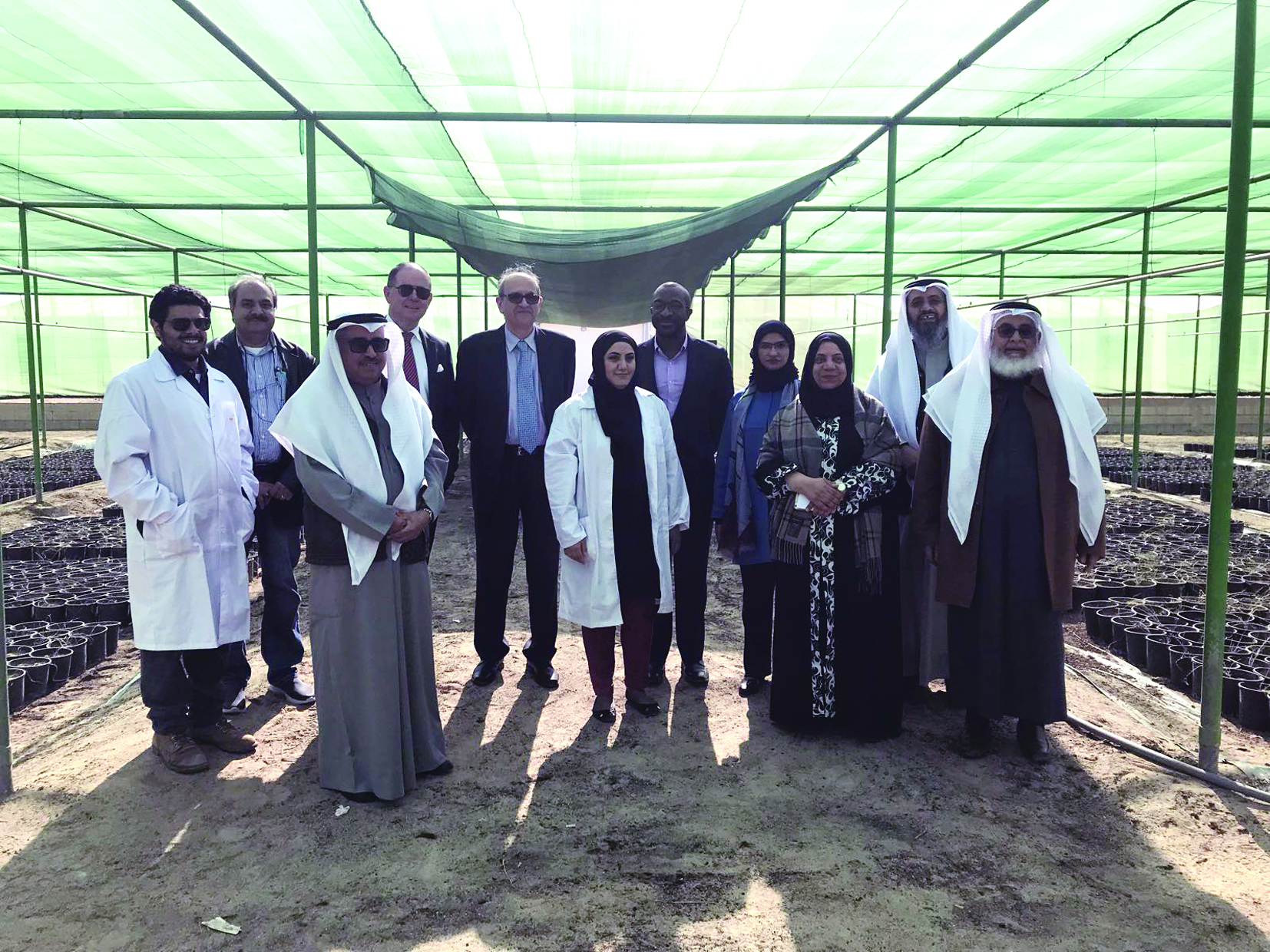 فريق الهيئة والوفد الزائر في أحد مواقع المحميات 