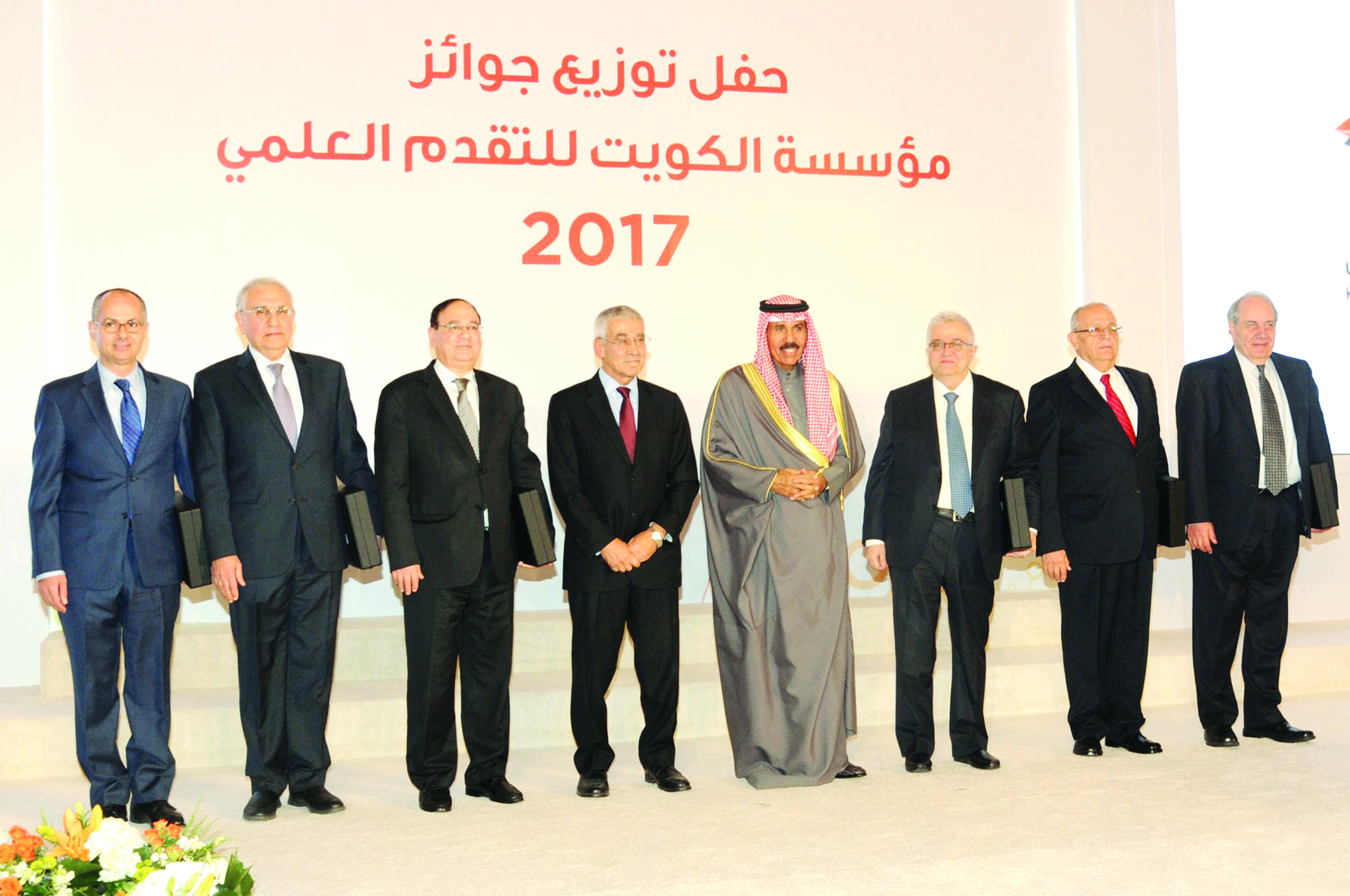 نائب الأمير وشهاب الدين والفائزون بجوائز «التقدم العلمي»