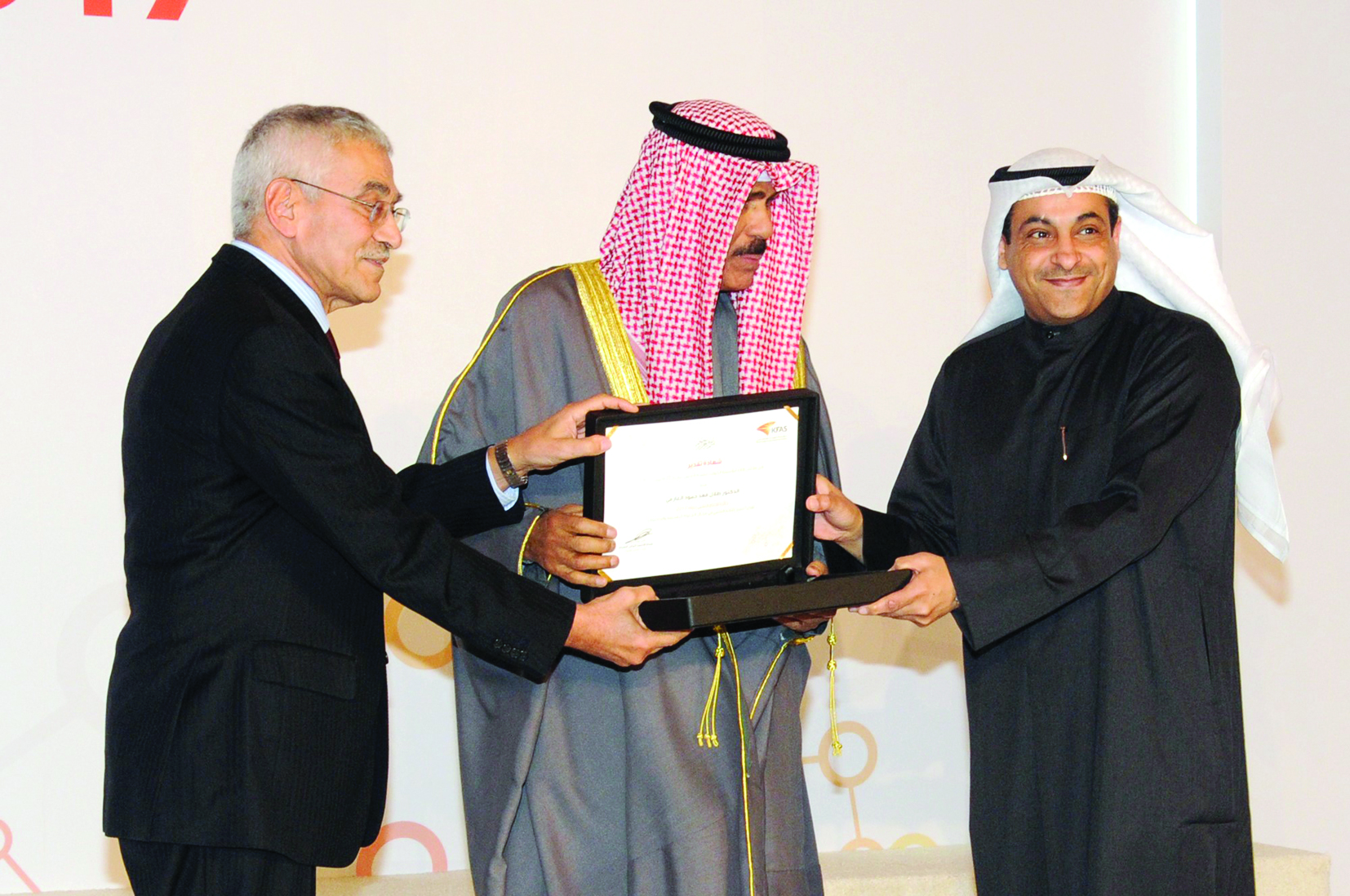 تكريم طلال العازمي