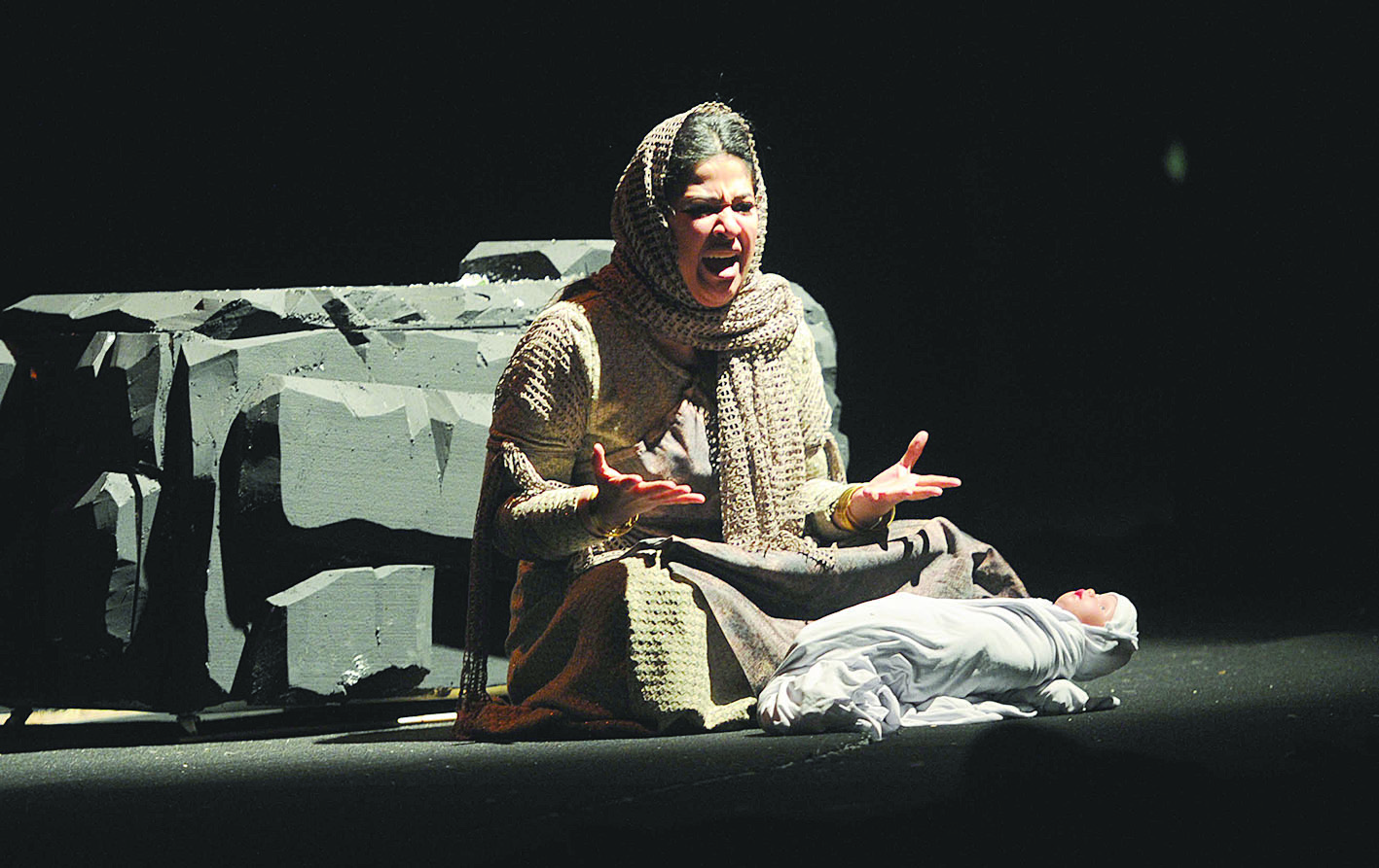 u0644u0648u0644u0648u0629 u0627u0644u0645u0644u0627 u0641u064a u0623u062du062f u0627u0644u0645u0634u0627u0647u062f   t   (u062au0635u0648u064au0631 u0643u0631u0645 u0630u064au0627u0628)