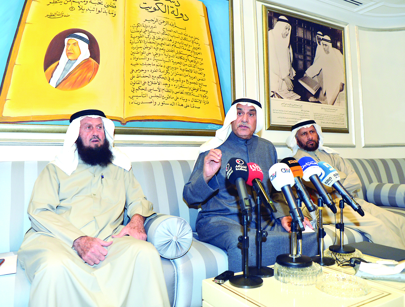 u0627u0644u0633u0639u062fu0648u0646 u0645u062au062du062fu062bu0627u064b u0641u064a u062fu064au0648u0627u0646u0647t (u062au0635u0648u064au0631 u0646u0627u064au0641 u0627u0644u0639u0642u0644u0629)