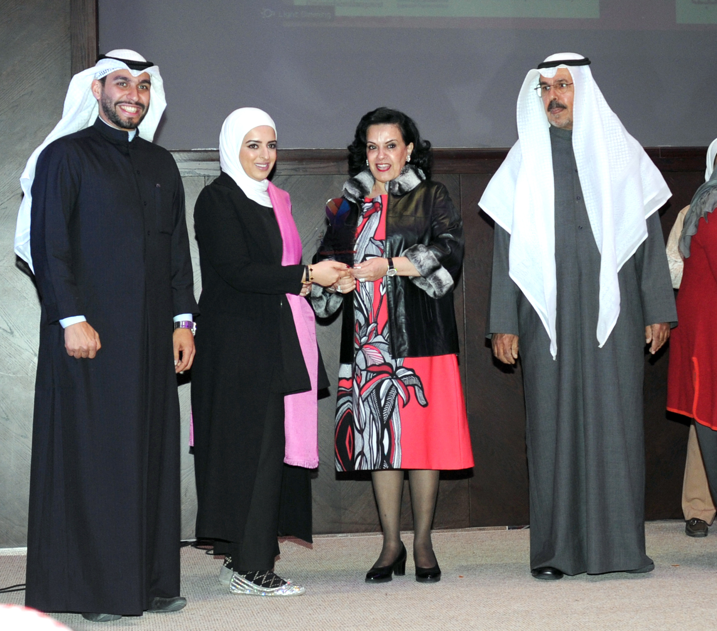 u0641u0627u0637u0645u0629 u0627u0644u0623u0645u064au0631 u0645u0643u0631u0645u0629 u0627u0644u0628u0627u062du062bu0629 u0623u0633u0631u0627u0621 u0627u0644u0634u0631u064au0641       t      (u062au0635u0648u064au0631 u0643u0631u0645 u0630u064au0627u0628)