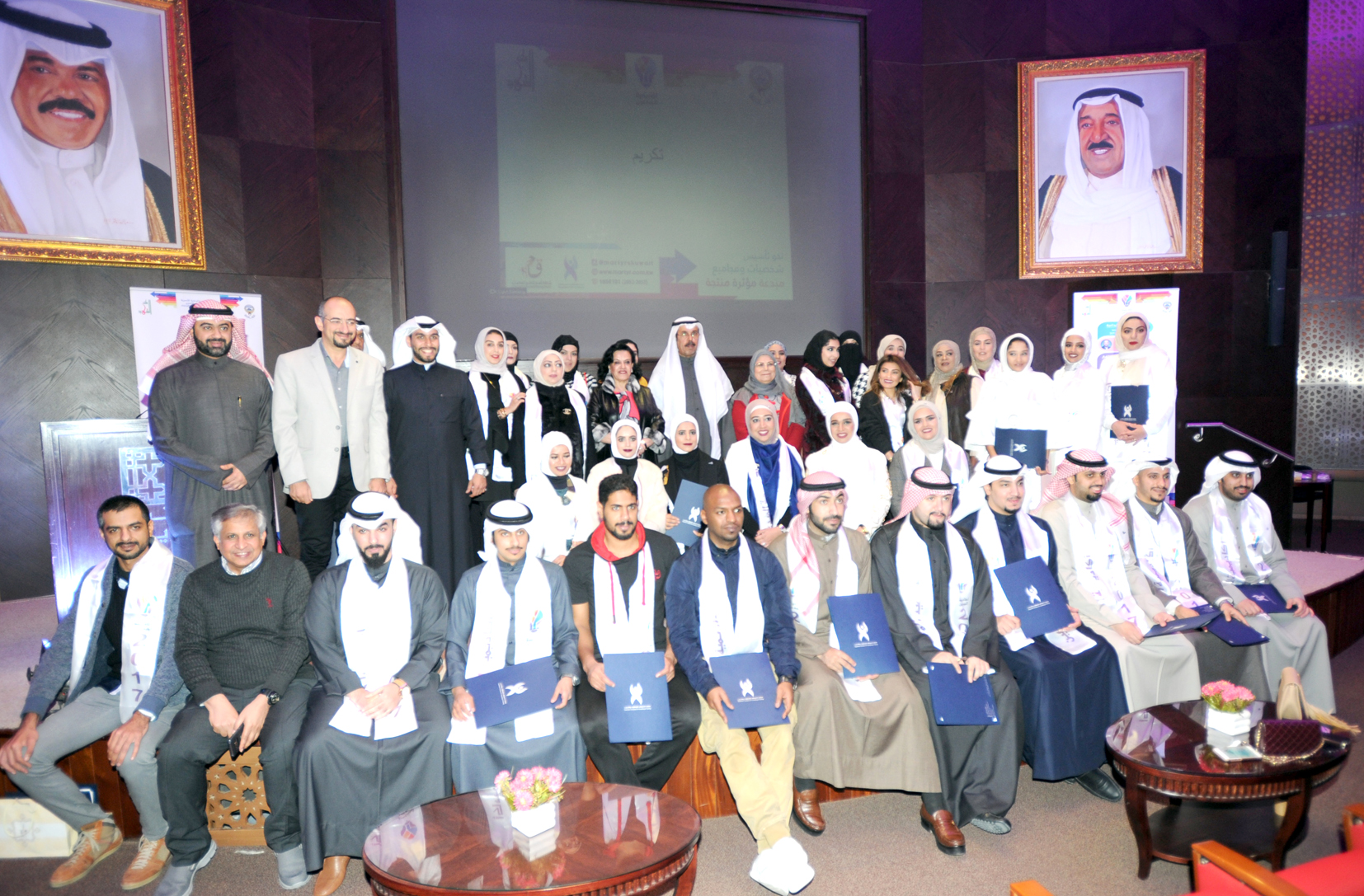 المشاركون في أكاديمية الإبداع ومسؤولو مكتب الشهيد